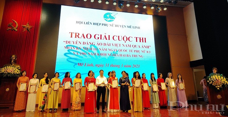 Dịp này, Hội LHPN huyện cũng  đã trao 1 giải Nhất, 2 giải Nhì và 3 giải Ba và 12 giải Khuyến khích cho các thí sinh tham dự  cuộc thi “Duyên dáng áo dài Việt Nam qua ảnh”