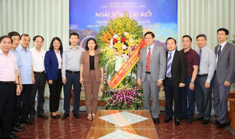 Phó Bí thư Thường trực Thành ủy Hà Nội Nguyễn Thị Tuyến chúc mừng Tổng hội Thánh Tin lành Việt Nam (miền Bắc) nhân dịp lễ Phục sinh 2021.