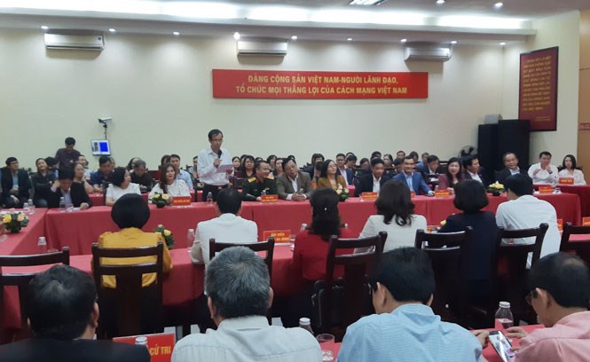 Cử tri tổ dân phố số 8, phường Điện Biên phát biểu nhận xét về người ứng cử đại biểu Quốc hội và đại biểu HĐND quận Ba Đình.
