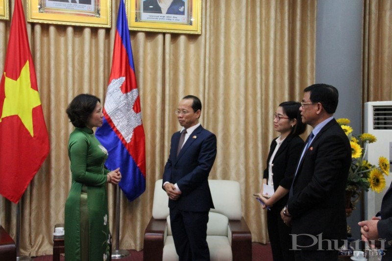 Chủ tịch Hội LHPN Hà Nội tin tưởng rằng, mối quan hệ đoàn kết hữu nghị 2 giữa Việt Nam - Campuchia sẽ ngày càng bền chặt.