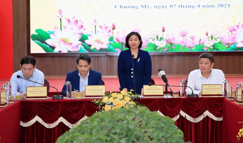 Phó Bí thư Thường trực Thành ủy Hà Nội Nguyễn Thị Tuyến phát biểu tại buổi làm việc với Ban Thường vụ Huyện ủy Chương Mỹ về công tác xây dựng nông thôn mới.