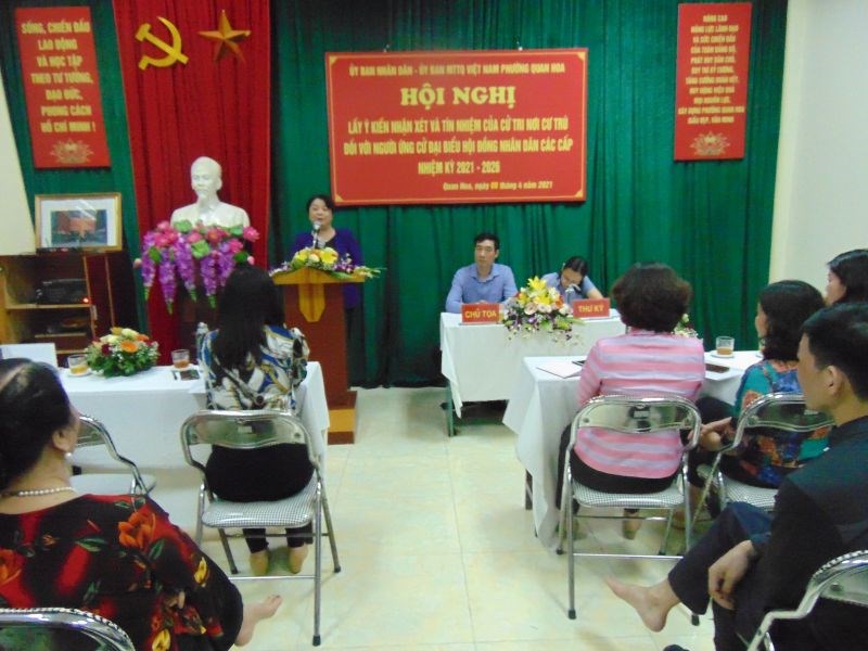 Đồng chí Nguyễn Thị Thu Thủy, đại diện  cơ quan nơi công tác của đồng chí Lê Kim Anh phát biểu