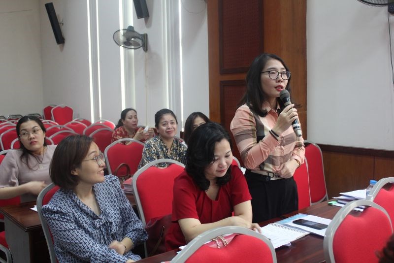 Đ/c Nguyễn Thị Kiều Chinh, Phó Chủ tịch Hội LHPN huyện Thường Tín cho rằng, cần quan tâm hơn nữa tới các đối tượng phụ nữ đơn thân, các hộ gia đình kinh tế không ổn định để giúp đỡ, tạo điều kiện vay vốn