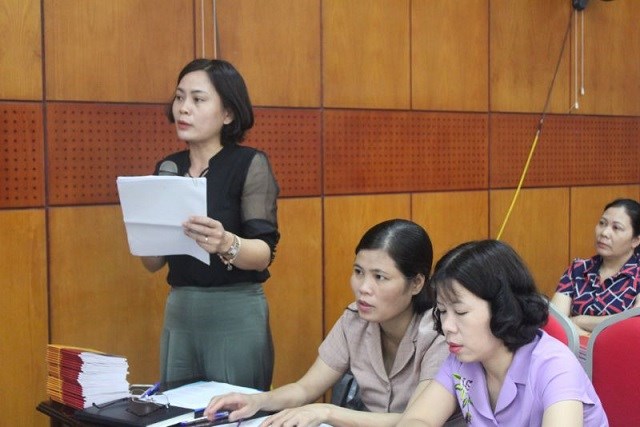 Đ/c Nguyễn Thị Hường, Phó Chủ tịch Hội LHPN huyện Chương Mỹ chia sẻ kinh nghiệm trong việc nắm bắt tình hình vay vốn