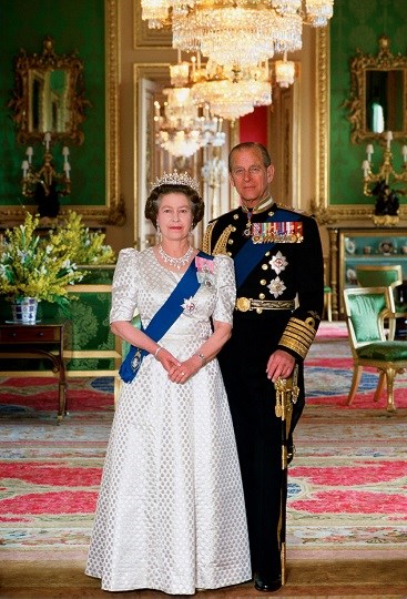 Hoàng thân Philip và Nữ hoàng Elizabeth II trong lễ kỉ niệm 50 năm ngày cưới.