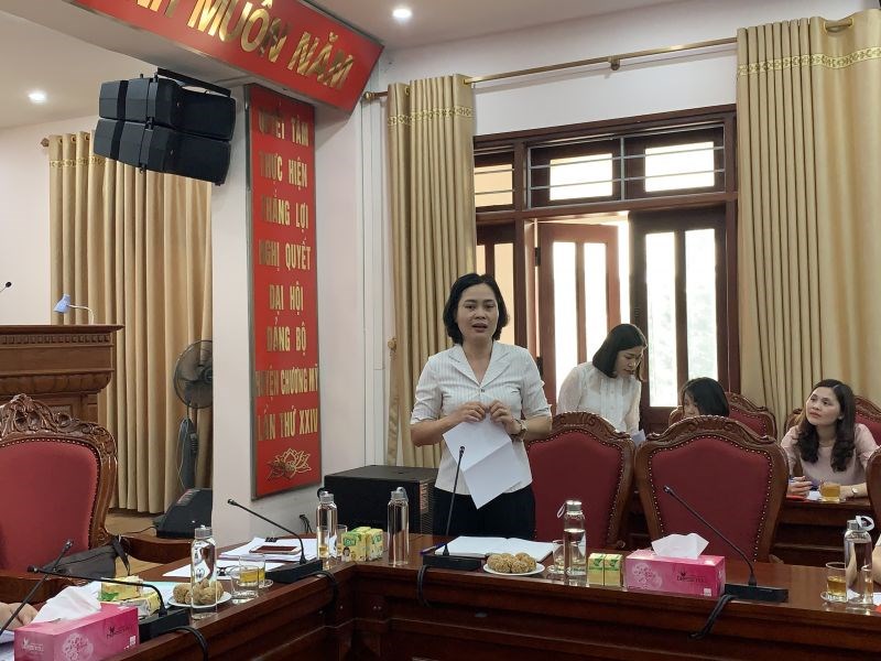 Chị Nguyễn Thị Hường, PCT Hội LHPN huyện Chương Mỹ trình bày tại buổi lễ