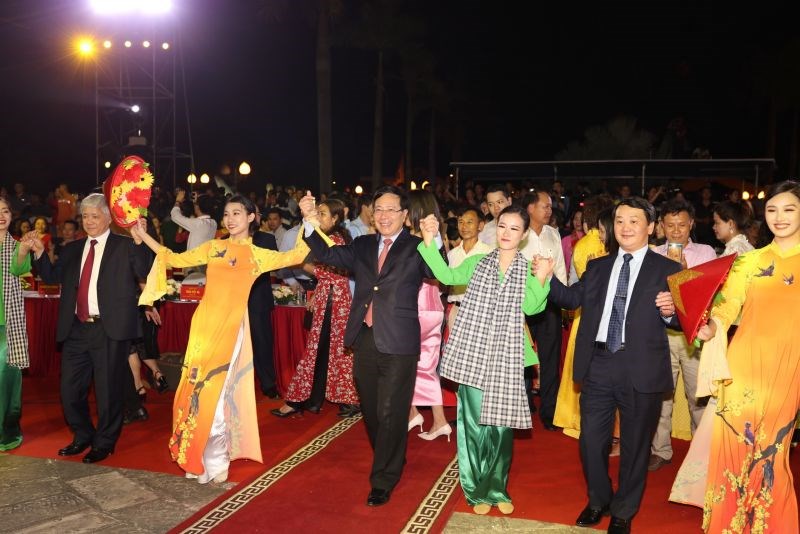 Phó Thủ tướng Phạm Bình Minh,Chủ tịch Ủy ban Trung ương MTTQ Việt Nam và lãnh đạo một số bộ ngành dự lễ khai mạc Ngày hội Văn hóa các dân tộc Việt Nam năm 2021.