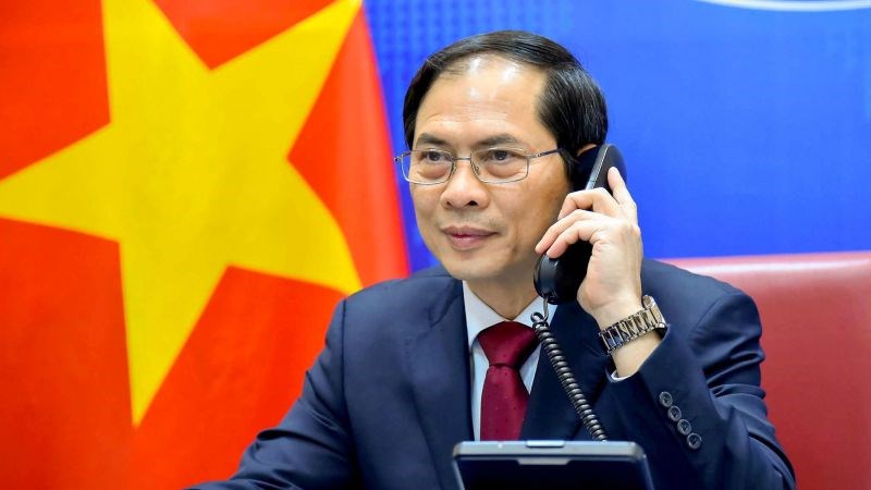 Bộ trưởng Ngoại giao Bùi Thanh Sơn: Việc giữ gìn và phát triển tình hữu nghị truyền thống, quan hệ Đối tác hợp tác chiến lược toàn diện Việt Nam - Trung Quốc là một trong những ưu tiên hàng đầu trong chính sách đối ngoại của Việt Nam.
