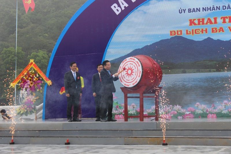 Chủ tịch UBND thành phố Hà Nội Chu Ngọc Anh khai mạc lễ hội