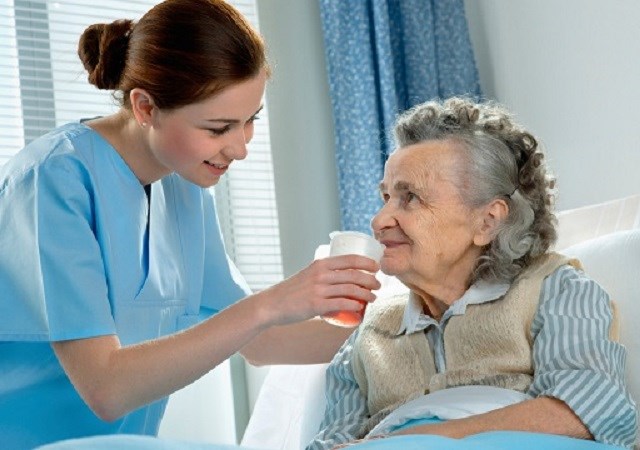Một bộ phận cha mẹ già hiện nay đang sống rất tốt nhờ dịch vụ chăm sóc người cao tuổi