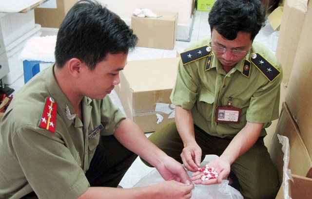Cơ quan quản lý thị trường Hà Nội bắt giữ một vụ thực phẩm chức năng nhập lậu.