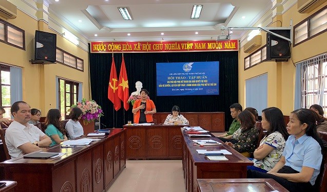 Bà Nguyễn Thị Thu Thuỷ, PCT Thường trực Hội LHPN TP Hà Nội phát biểu tại hội nghị, tập huấn