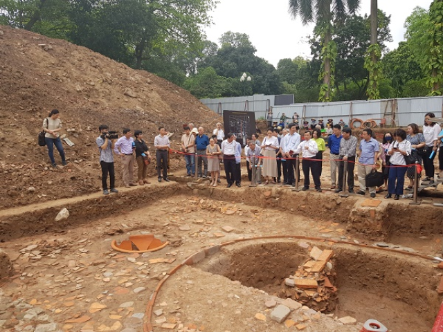 Nhiều di vật có giá trị được khai quật tại khu vực chính điện Kính Thiên trong năm 2021.