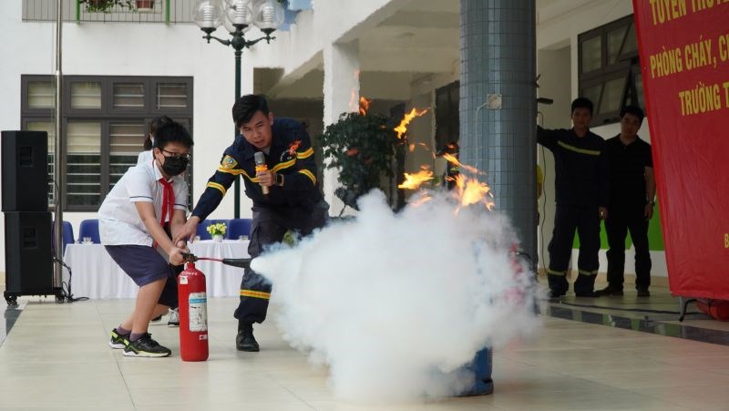 Tập huấn cho học sinh về phòng cháy chữa cháy