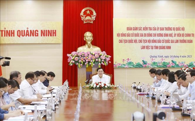 Chủ tịch Quốc hội Vương Đình Huệ làm việc với Ban Thường vụ và Ủy ban bầu cử tỉnh Quảng Ninh, sáng 14/4/2021. Ảnh: Doãn Tấn/TTXVN
