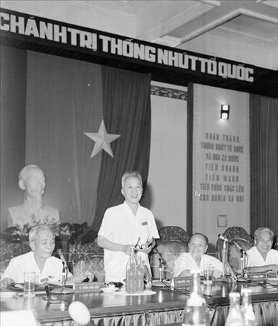 Chủ tịch Nguyễn Hữu Thọ đọc diễn văn khai mạc Hội nghị Hiệp thương chính trị thống nhất Tổ quốc, ngày 15/11/1975 tại Sài Gòn (từ 2/7/1976 được đổi tên là TP Hồ Chí Minh). Ảnh: TTXVN