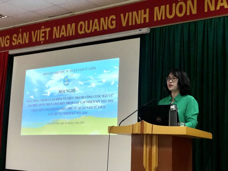 Chủ tịch Hội LHPN quận Nam Từ Liêm Lê Thị Bích Hà phát biểu phát động thi đua