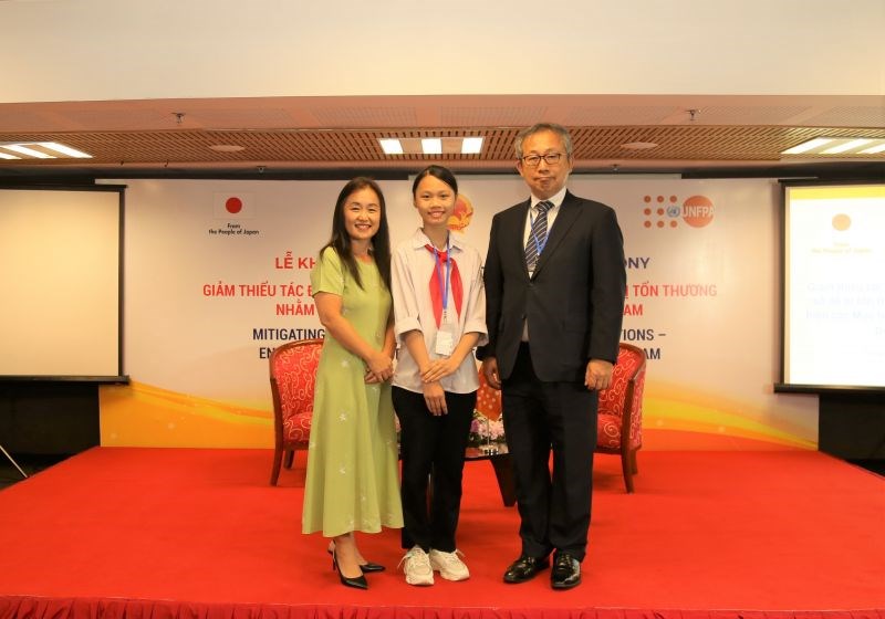Đại sứ Nhật Bản tại Việt Nam Ngài Takio Yamada (ngoài cùng bên phải)
