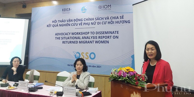Bà Bùi Thị Hòa - Phó Chủ tịch Hội LHPN Việt Nam phát biểu tại hội thảo