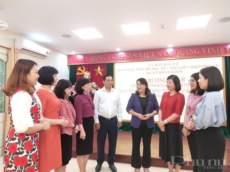 Tại nhiệm kỳ 2021 - 2026, quận Hoàn Kiếm có 27 nữ ứng cử viên trên tổng số 55 đại biểu ứng cử HĐND quận  khóa XX chiếm tỷ lệ 49,1 %