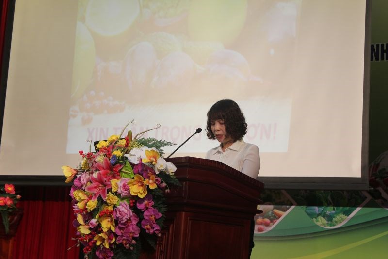 Phó Chủ tịch Hội LHPN huyện Gia Lâm Thạch Thị Hoa phát biểu vai trò của các cấp Hội LHPN trong tuyên truyền về an toàn thực phẩm