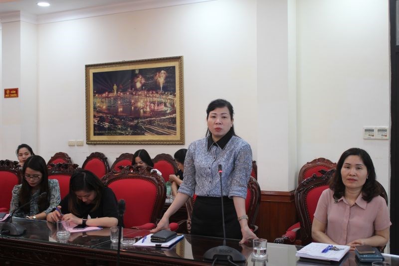 Đ/c Bùi Thị Ngọc Thúy, Chủ tịch Hội LHPN quận Tây Hồ phát biểu tại hội nghị