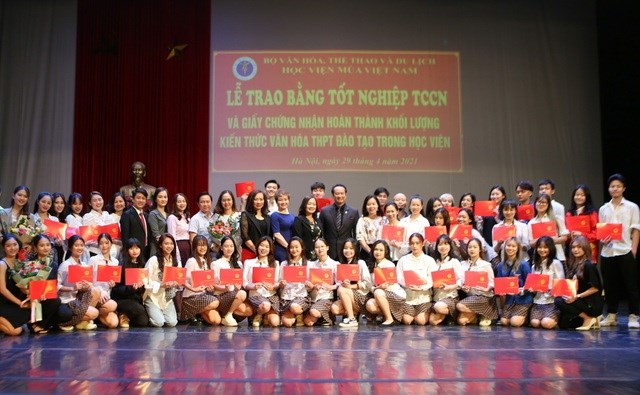 Học sinh - sinh viên Học viện Múa Việt Nam được cấp bù bằng Trung cấp chuyên nghiệp ngày 29/4.