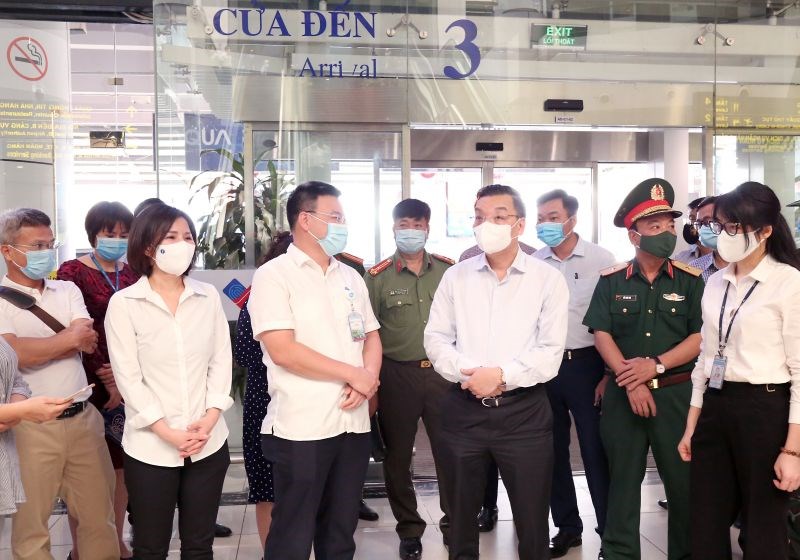 Lãnh đạo thành phố kiểm tra công tác phòng, chống dịch tại sân bay Nội Bài