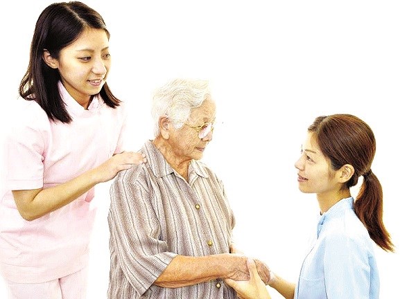 Một bộ phận cha mẹ già hiện nay đang sống rất tốt nhờ dịch vụ chăm sóc người cao tuổi 	(Ảnh minh họa)