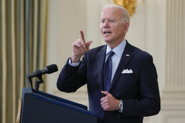 Tổng thống Joe Biden phát biểu về chương trình tiêm chủng COVID-19 mới của mình tại Nhà Trắng.