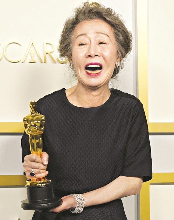 “Bà ngoại quốc dân” 73 tuổi vừa nhận giải thưởng danh giá Oscar