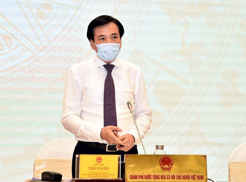 Bộ trưởng, Chủ nhiệm VPCP Trần Văn Sơn nói về nhiệm vụ trọng tâm của Chính phủ trong thời gian tới. Ảnh: VGP/Nhật Bắc.