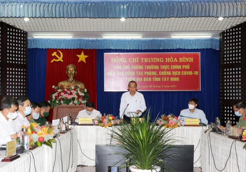 Phó Thủ tướng Thường trực Chính phủ Trương Hoà Bình dự họp tại điểm cầu Tây Ninh. Ảnh: VGP/Mạnh Hùng