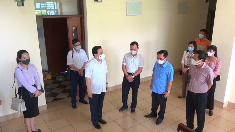 Phó Chủ tịch UBND TP Hà Nội Chử Xuân Dũng kiểm tra tại khu ký túc xã Đại học FPT Hà Nội.