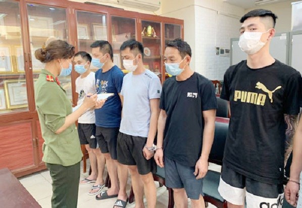Nhóm người Trung Quốc bị bắt giữ về hành vi nhập cảnh và cư trú trái phép trên địa bàn quận Thanh Xuân, TP Hà Nội