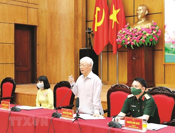 Tổng Bí thư Nguyễn Phú Trọng và các ứng cử viên ĐBQH khóa XV tiếp xúc cử tri tại Đơn vị bầu cử số 1 thành phố Hà Nội. (Ảnh: TTXVN)