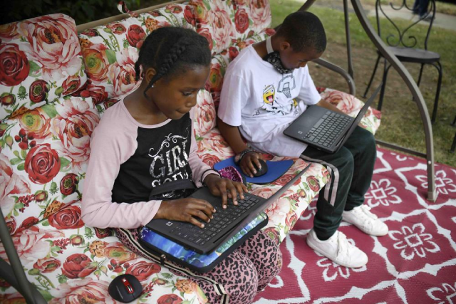 Chương trình trợ cấp giảm giá internet băng thông rộng sẽ giúp người dân, đặc biệt là học sinh dễ dàng tiếp cận và học tập trực tuyến hơn.