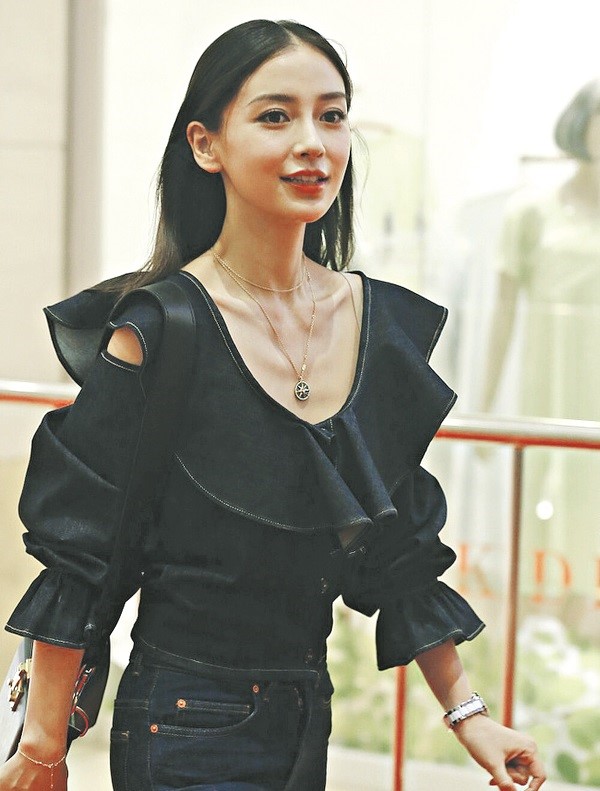 Tấm hình không qua photoshop của Angelababy khiến công chúng lo lắng.