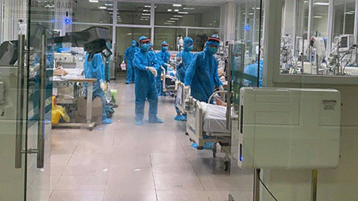 Cấp cứu bệnh nhân nhiễm Covid-19 nặng tại Bệnh viện Bệnh Nhiệt đới Trung ương