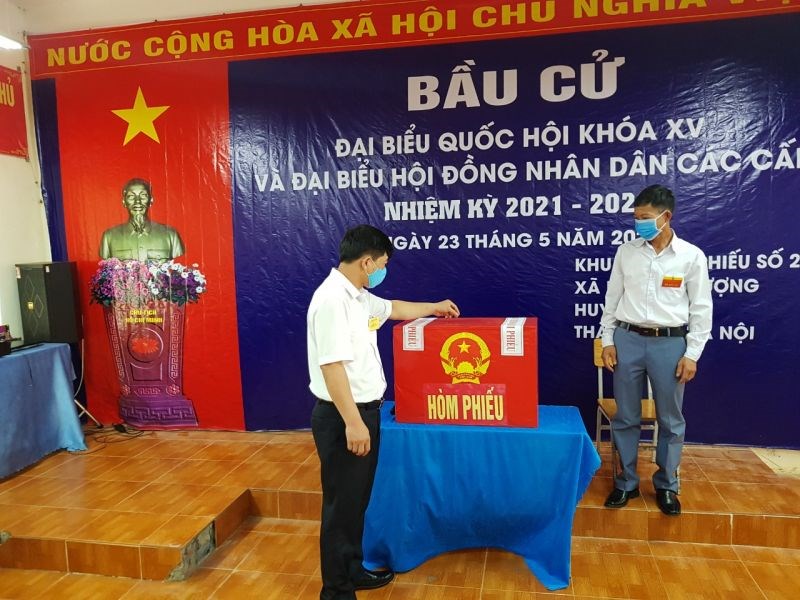 Cử tri xã Khánh Thượng, huyện Ba Vì bỏ phiếu bầu cử