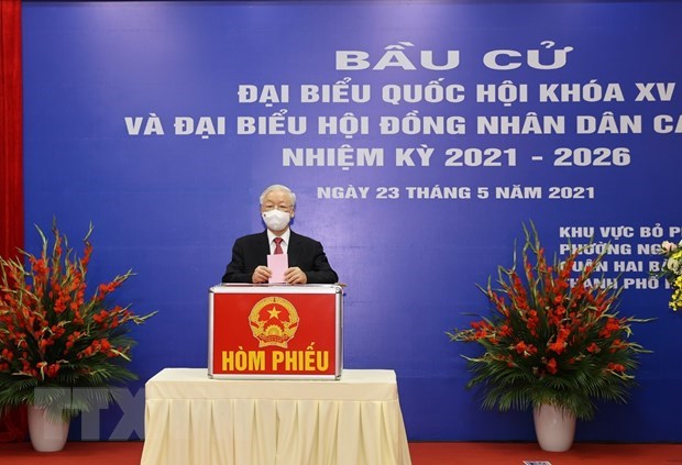 Tổng Bí thư Nguyễn Phú Trọng bỏ phiếu bầu đại biểu Quốc hội khóa XV và đại biểu Hội đồng nhân dân các cấp nhiệm kỳ 2021-2026.