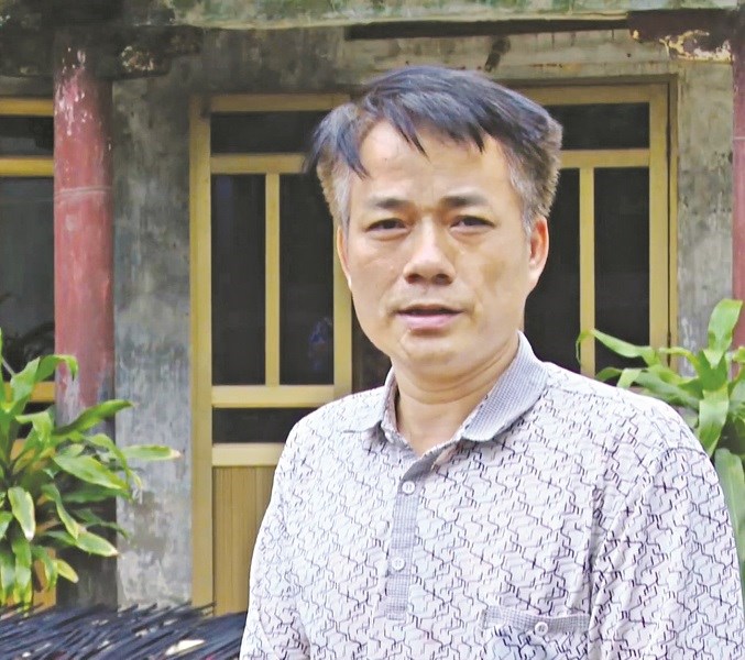 Ông Nguyễn Tiến Thi, Giám đốc HTX sản xuất hương thôn Xà Cầu, xã Quảng Phú Cầu