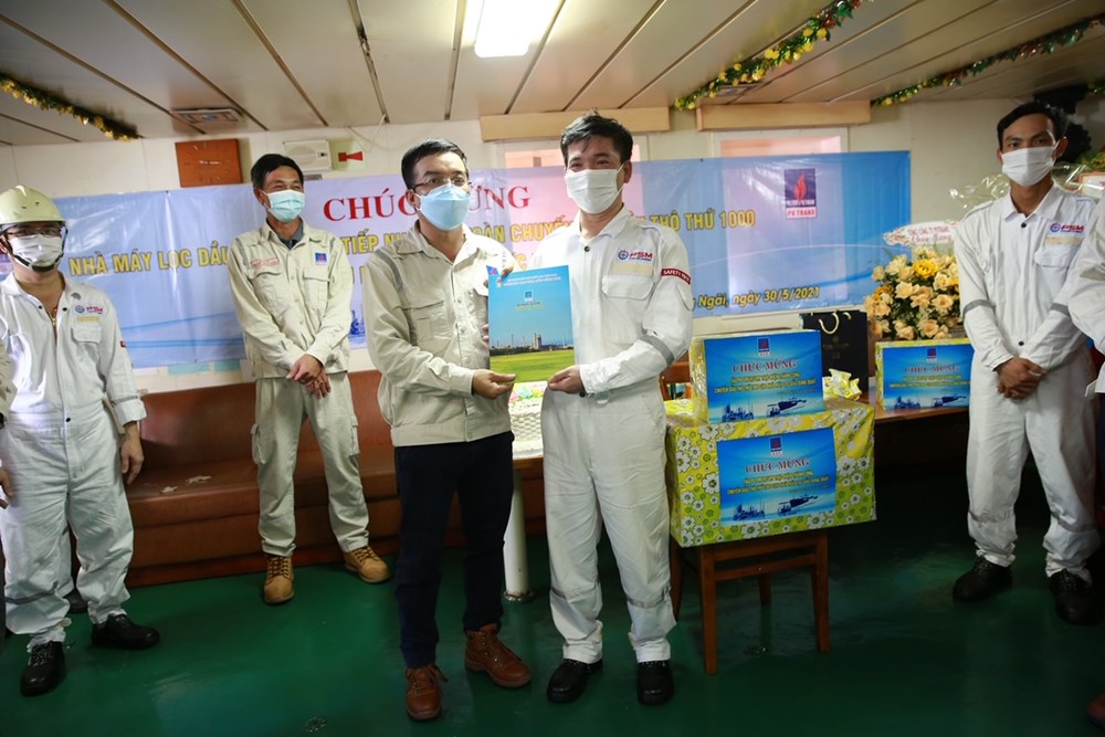 3, Công ty BSR trao thưởng cho anh em thuyền viên tàu PVT Mercury