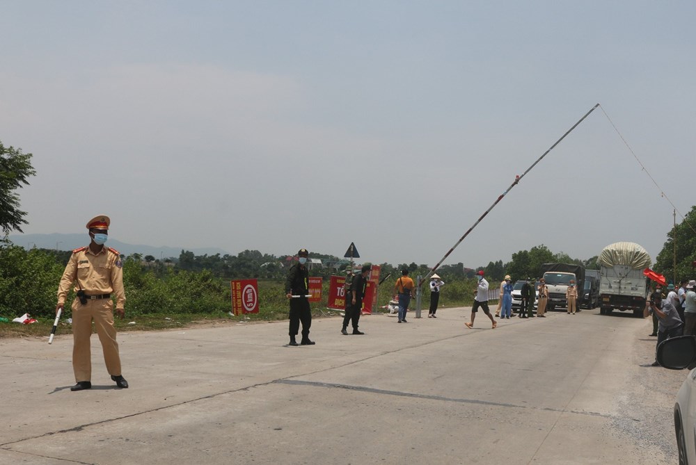 Điểm chốt trên đường tỉnh 293 tại huyện Lục Nam
