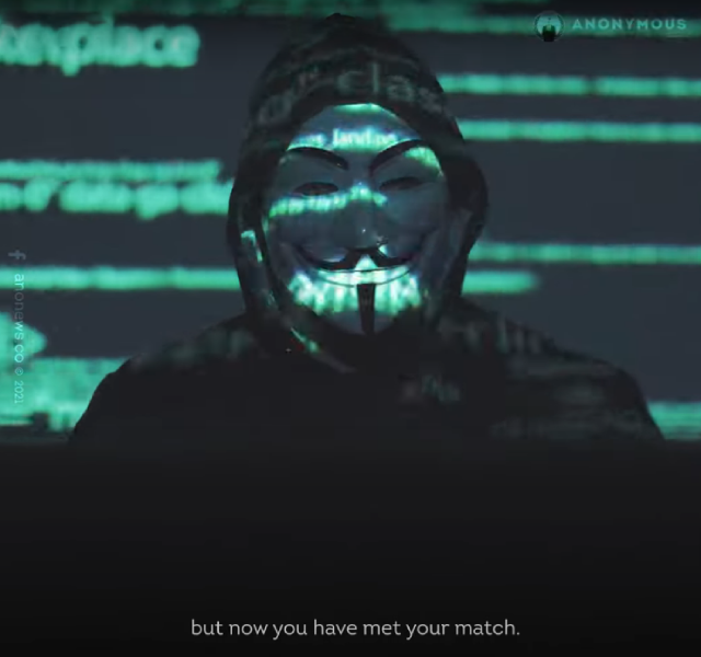 Hình ảnh hacker với chiếc mặt nạ khét tiếng Anonymous xuất hiện trong video với thông điệp: 