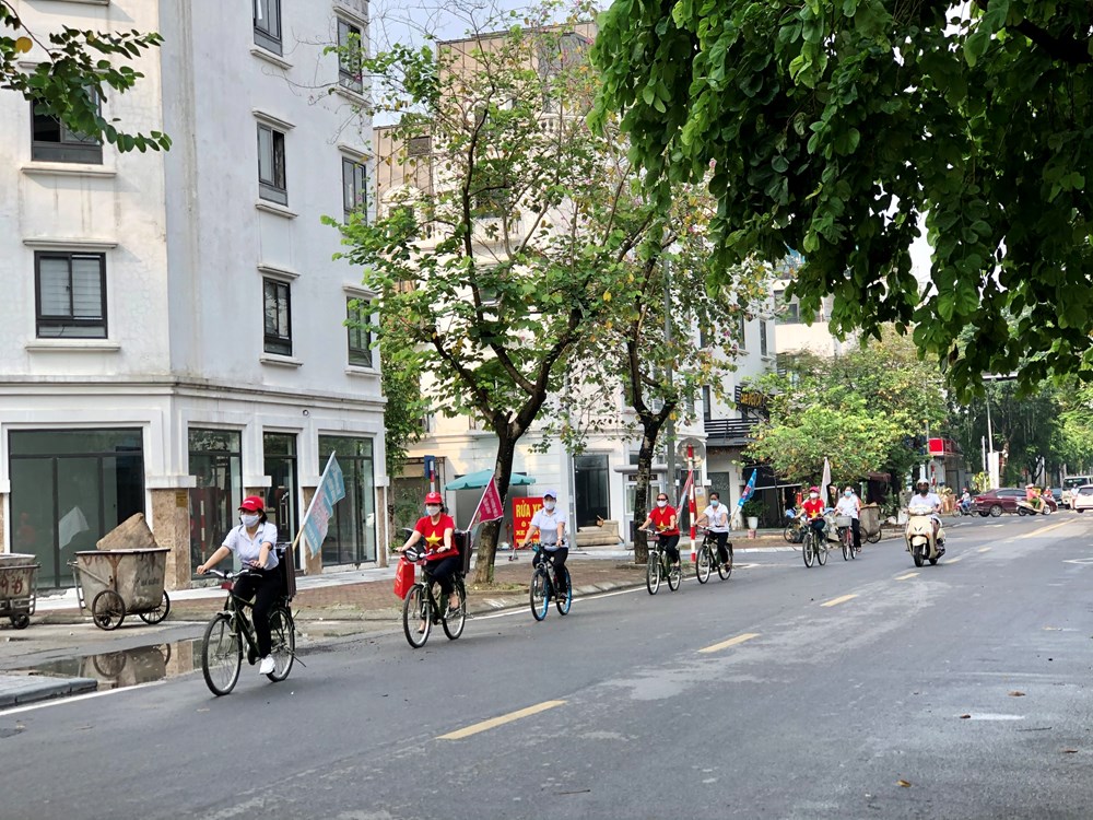 Tổ tuyên truyền cơ động bằng xe đạp của Hội LHPN phường Phú La đã hoạt động từ năm 2020, đến nay đã trở thành nếp sinh hoạt thường thấy của cán bộ, hội viên và người dân