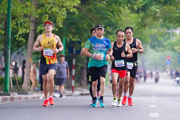 Các VĐV có thành tích thi đấu cao tại giải chạy VPBank Hà Nội Marathon sẽ được chọn tham gia chạy đồng hành nội dung marathon tại SEA Games 31 diễn ra ở Hà Nội vào 11 tới.