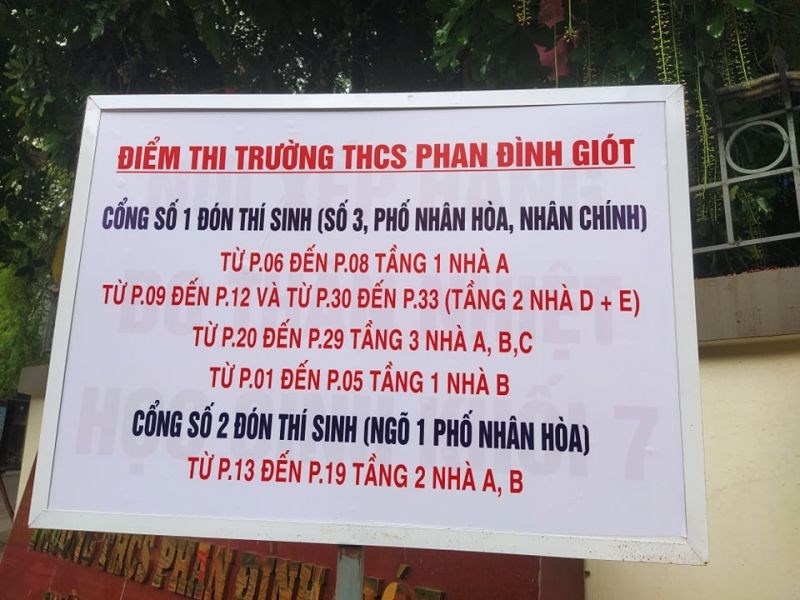 Thông báo phân luồng thí sinh đến dự thi tại điểm thi trường THCS Phan Đình Giót, quận Thanh Xuân để hạn chế tình trạng tập trung đông người, đảm bảo phòng, chống dịch