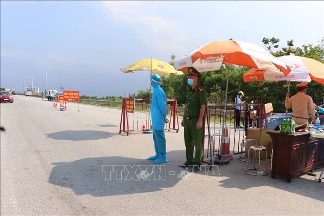 Chốt kiểm soát dịch bệnh COVID-19 tại cầu Hồ, huyện Thuận Thành, tỉnh Bắc Ninh. Ảnh minh họa: Thanh Thương/TTXVN