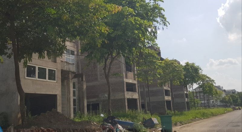 Hàng trăm biệt thự bỏ hoang, xây dựng dở dang tại khu nhà ở cao cấp Ngôi nhà mới tại Quốc Oai, Hà Nội